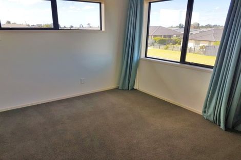 Photo of property in 116 Barbados Way, One Tree Point, 0118