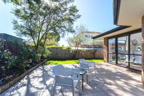 Photo of property in 17 Copplestone Place, New Lynn, Auckland, 0600