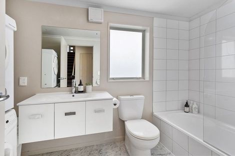 Photo of property in 55 Glanmire Road, Newlands, Wellington, 6037