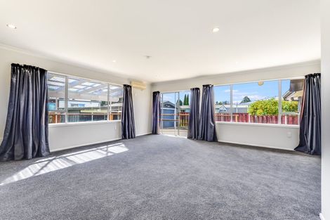 Photo of property in 32 Northolt Road, Fairview Downs, Hamilton, 3214