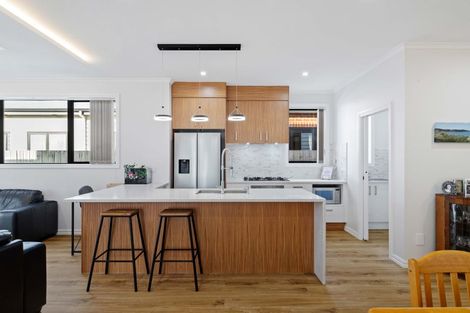 Photo of property in 4 Poutawa Lane, Clarks Beach, 2122