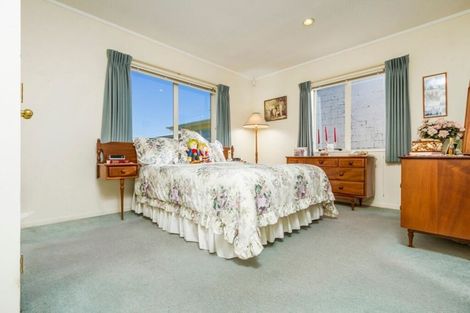 Photo of property in 11 William Souter Street, Forrest Hill, Auckland, 0620