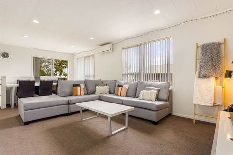 Photo of property in 98 Reynella Drive, Massey, Auckland, 0614