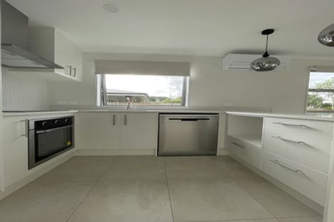 Photo of property in 28a Yeovil Road, Te Atatu Peninsula, Auckland, 0610