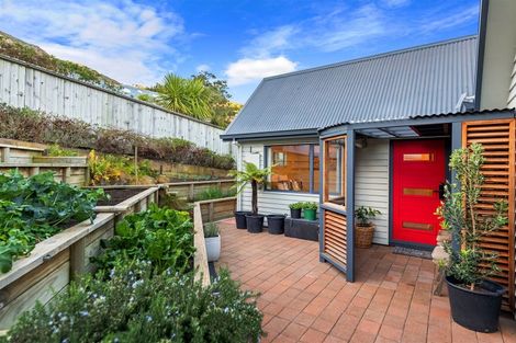 Photo of property in 26 Cornwall Road, Lyttelton, 8082