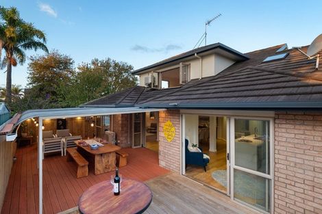 Photo of property in 12 English Oak Drive, Schnapper Rock, Auckland, 0632