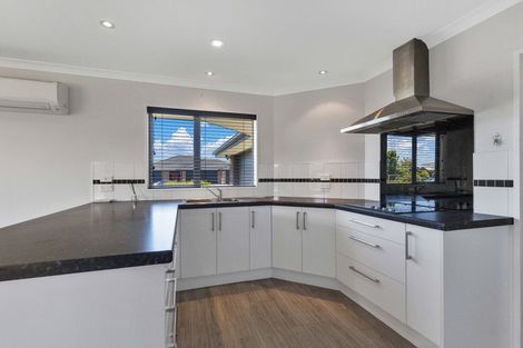 Photo of property in 9 Walnut Way, Rangiora, 7400