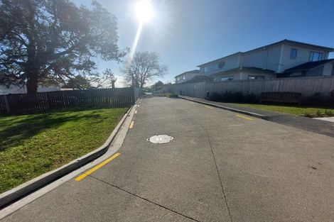 Photo of property in 10 Loughanure Place, Massey, Auckland, 0614