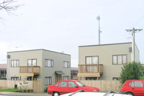 Photo of property in 4/5 Buscomb Avenue, Henderson, Auckland, 0610