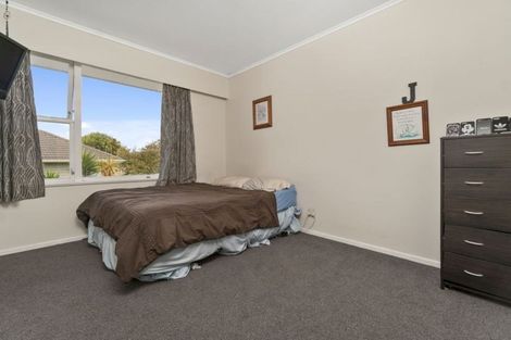 Photo of property in 33 School Road, Te Atatu South, Auckland, 0610