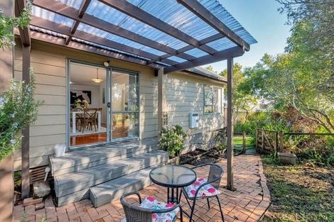 Photo of property in 215 Kaipara Road, Papakura, 2582