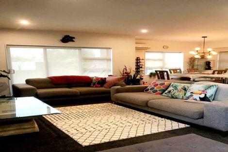 Photo of property in 37 Newington Road, Henderson, Auckland, 0612