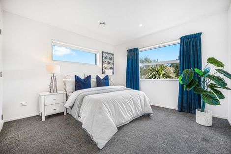 Photo of property in 28 Shah Place, Glen Eden, Auckland, 0602