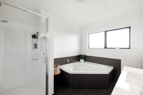 Photo of property in 8 Shalimar Place, Huntington, Hamilton, 3210