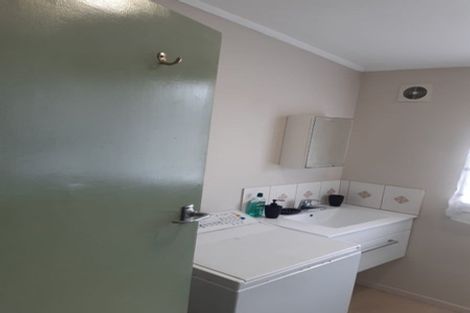 Photo of property in 2/77 Sylvia Road, Hillcrest, Auckland, 0627