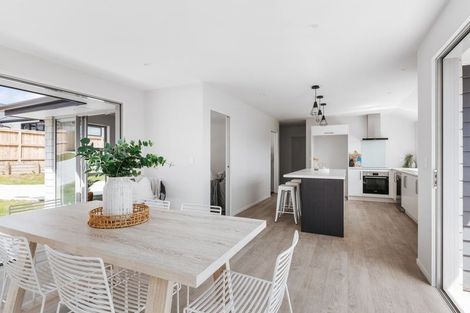 Photo of property in 14 Anglers Way, Omokoroa, 3114