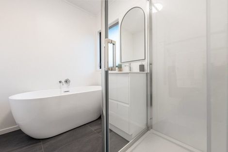 Photo of property in 2/17 Landsdale Place, Massey, Auckland, 0614