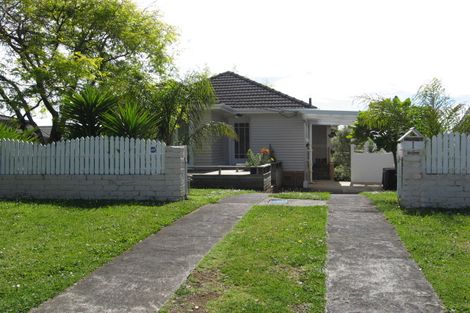 Photo of property in 1/1 Kohanga Road, Mangere Bridge, Auckland, 2022