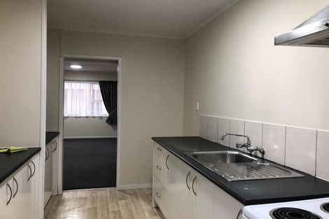 Photo of property in 3/305 Great North Road, Henderson, Auckland, 0612