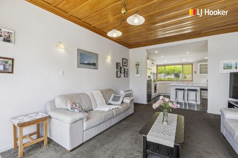 Photo of property in 33 Marine Parade, Macandrew Bay, Dunedin, 9014