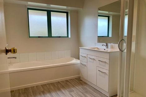 Photo of property in 30 Liddesdale Place, Papakura, 2110