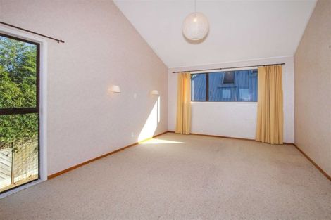 Photo of property in 2/58 Hillcrest Avenue, Hillcrest, Auckland, 0627