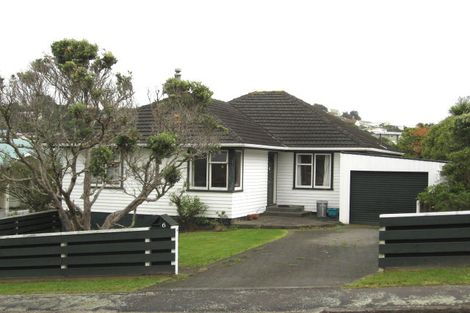 Photo of property in 6 Pritchard Street, Newlands, Wellington, 6037