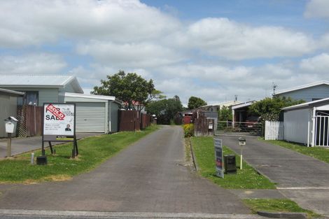 Photo of property in 2/11 Maplesden Drive, Clendon Park, Auckland, 2103