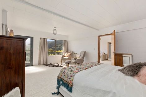 Photo of property in 55 Waitohu Road, York Bay, Lower Hutt, 5013