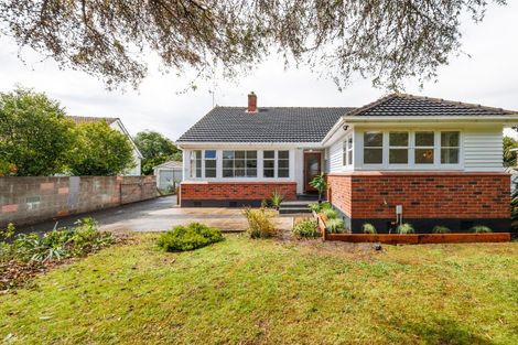 Photo of property in 63 Savage Crescent, West End, Palmerston North, 4412
