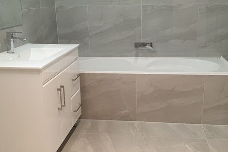 Photo of property in 18a Riverpark Crescent, Henderson, Auckland, 0610