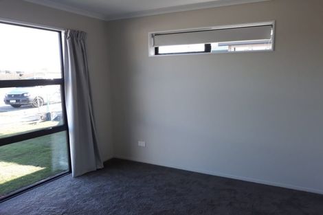 Photo of property in 27 Miromiro Street, Broomfield, Christchurch, 8042