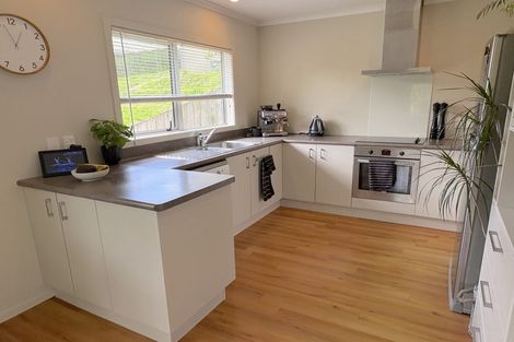 Photo of property in 24a Taylor Terrace, Tawa, Wellington, 5028