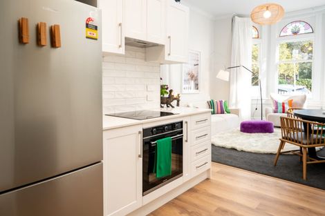 Photo of property in 18 Portland Crescent, Thorndon, Wellington, 6011