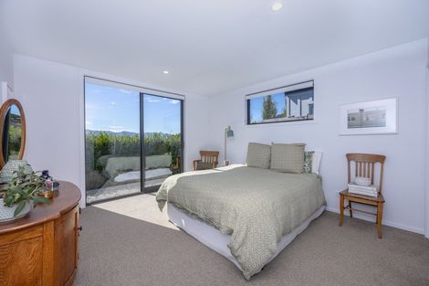 Photo of property in 30 Mount Creighton Crescent, Wanaka, 9305
