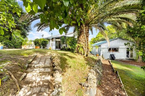 Photo of property in 37 Cyclarama Crescent, Massey, Auckland, 0614