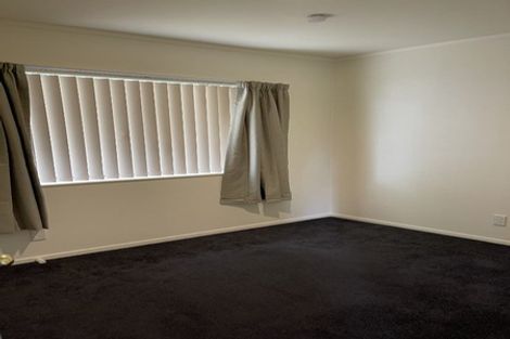 Photo of property in 34 Ginders Drive, Massey, Auckland, 0614