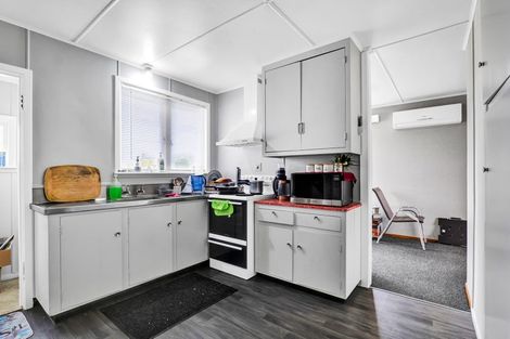 Photo of property in 1 Pacey Avenue, Hawera, 4610