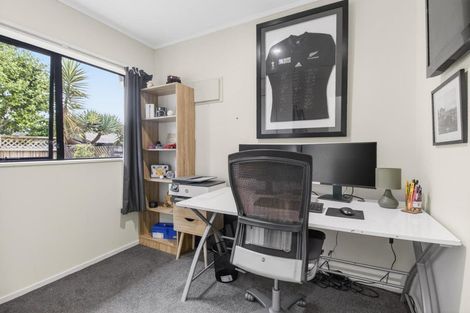 Photo of property in 2/19 Sailfish Drive, West Harbour, Auckland, 0618