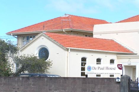 Photo of property in 16 Bush Lane, Northcote Point, Auckland, 0627