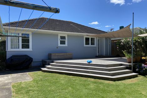 Photo of property in 14 Hereford Street, Te Atatu Peninsula, Auckland, 0610