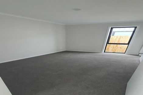 Photo of property in 33 Red Hills Road, Massey, Auckland, 0614