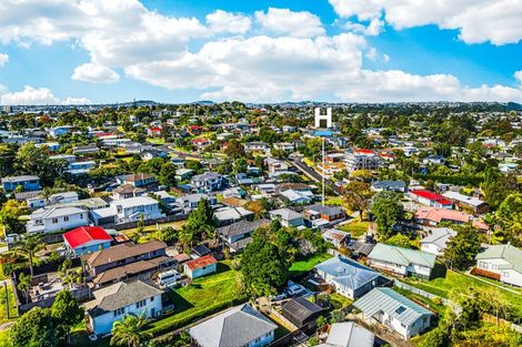 Photo of property in 12 Firle Place, Green Bay, Auckland, 0604