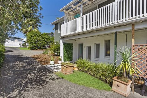 Photo of property in 1/3 Salem Place, Torbay, Auckland, 0630