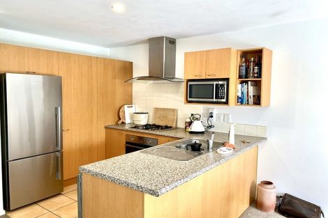 Photo of property in 3/42 Fields Parade, Oteha, Auckland, 0632