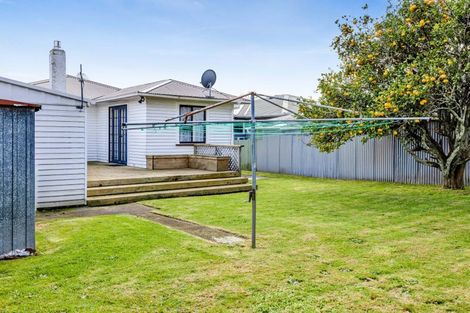 Photo of property in 14 Karaka Street, Merrilands, New Plymouth, 4312