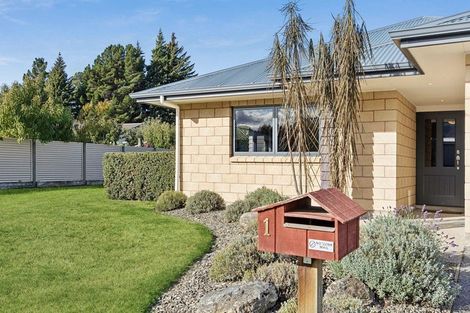 Photo of property in 1 Coromandel Street, Wanaka, 9305