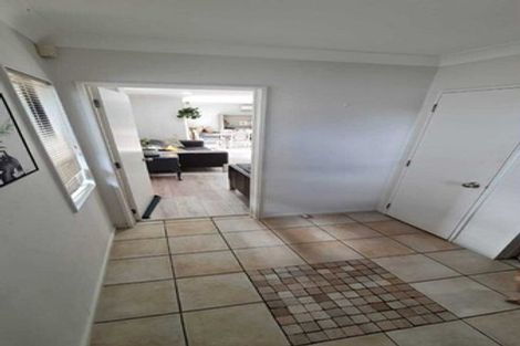 Photo of property in 6 Thornbury Crescent, East Tamaki Heights, Auckland, 2016