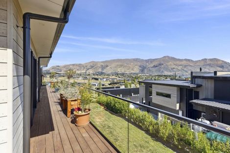Photo of property in 9 Barclay Place, Wanaka, 9305