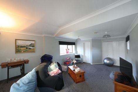 Photo of property in 28 Chester Street, Taradale, Napier, 4112